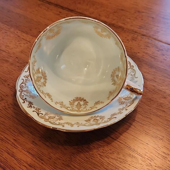 Royal Sutherland Staffordshire teacup & saucer gold filigree vintage - Picture 2 of 8